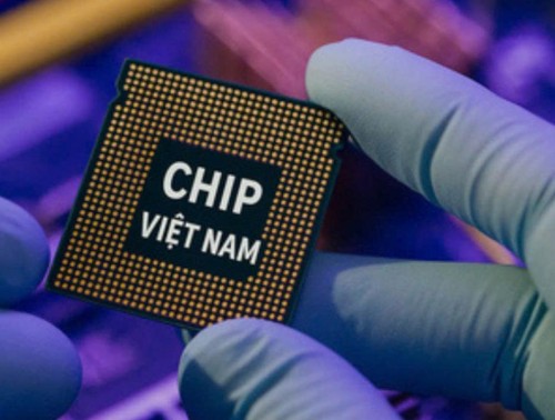 Mr. Truong Gia Binh, Chairman of FPT, likened semiconductors to the staple food of the digital era, while describing AI as a new strategic energy source—comparable to oil and gas in the future.